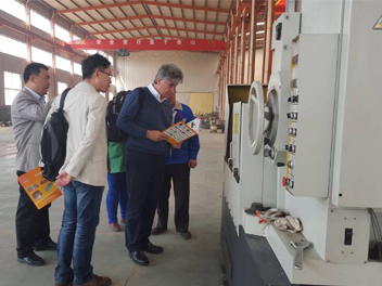 圓臺(tái)磨床——澳大利亞技術(shù)人員來(lái)我公司采購(gòu)圓臺(tái)磨床