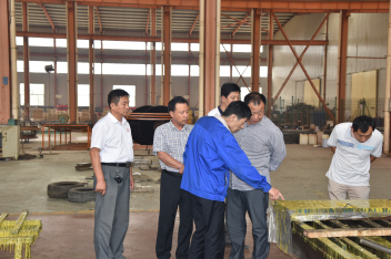 【魯磁動(dòng)態(tài)】泰安鴻盛劉總一行來魯磁科技考察起重電磁鐵生產(chǎn)進(jìn)度。