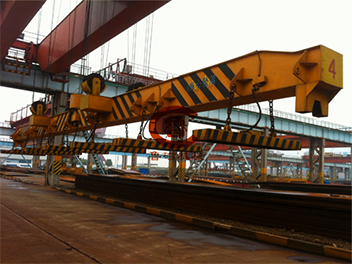 M84系列吊運鋼板用起重電磁鐵，專為調(diào)運中厚板設(shè)計